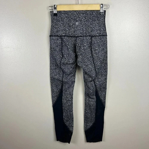 Lululemon Wunder Under Pant Leggings Size 4 Luon Ripple Black White Athletic - Picture 2 of 8